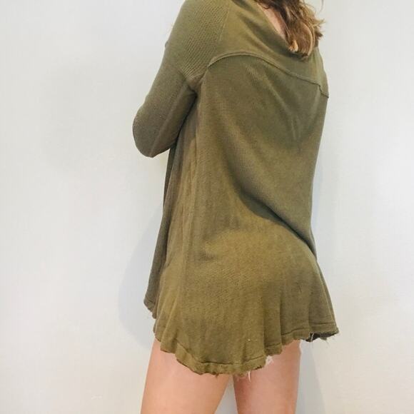 Free People army green thumb hole thermal - Picture 6 of 8